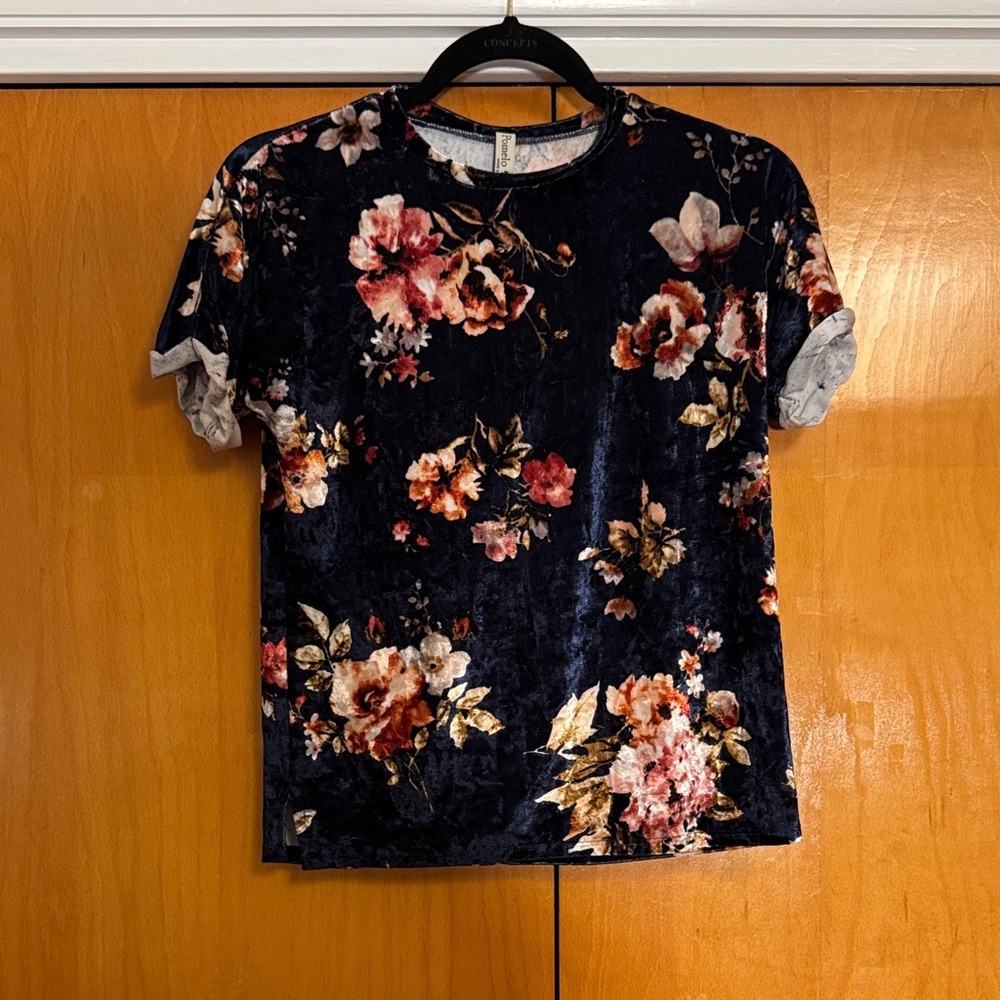 Pomelo Navy Floral Velvet Short Sleeve Top